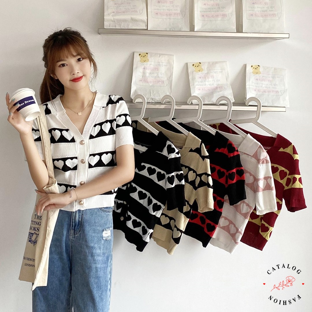 ꕥCatalog Fashionꕥ เสื้อไหมพรมแขนสั้นคอปก แต่งกระดุมมุก ลายหัวใจ สีทูโทน ...