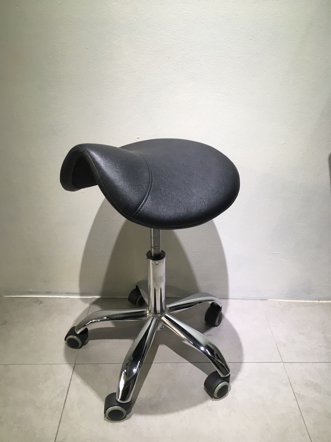 thumbnail image 2 of Bonnlo Adjustable Saddle Stool | Hydraulic Gas Lift | Swivel Wheels | For Salon, Tattoo, Spa, Office | Black 2 of 12