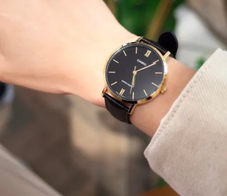 Win Watch shop นาฬิกา Casio รุ่น LTP-VT01GL-1B นาฬิกาผู้หญิง สายหนังสีดำ ขอบหน้าปัดทอง ของแท้ 100% รับประกันสินค้า 1 ปีเต็ม