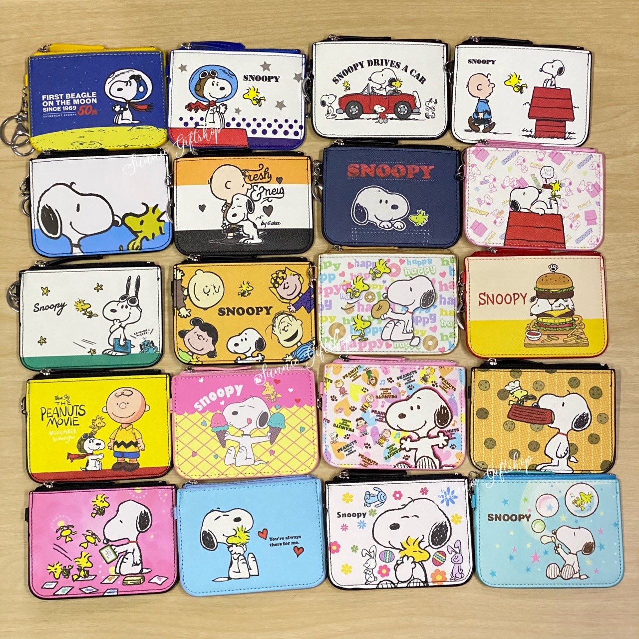 พร้อมส่ง ที่ใส่บัตร ใส่เหรียญ PU พร้อมขอเกี่ยว Snoopy ลายการ์ตูน