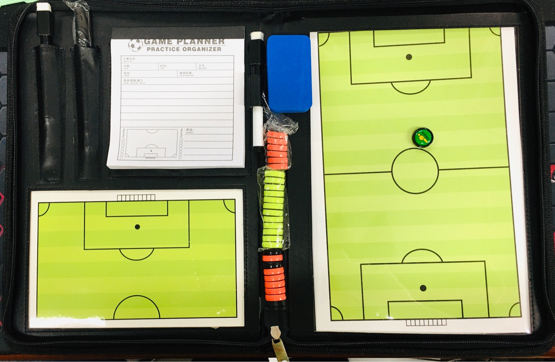 H3 กระดานวางแผนฟุตบอล กระดานขึ้นเกมส์ พร้อมตัวแม่เหล็ก ปากกาเขียน และแปรงลบ. 