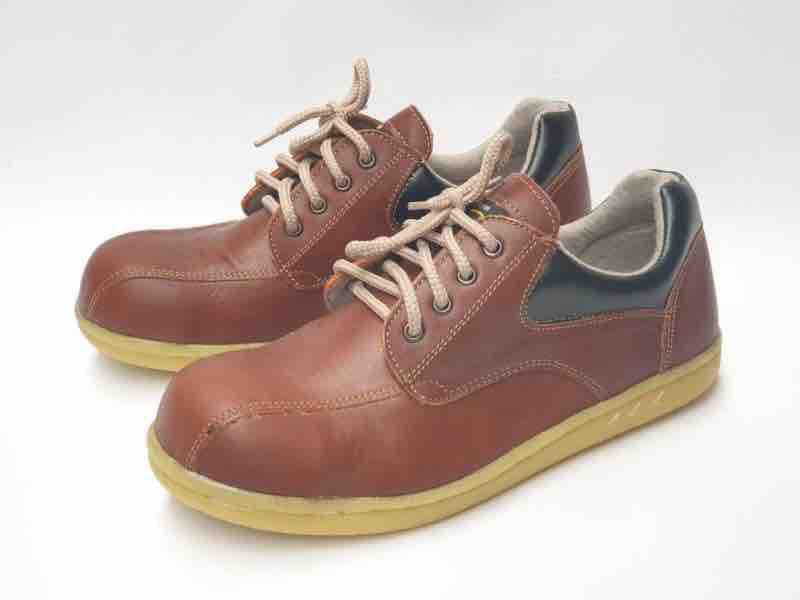 ดูภาพ รองเท้าเซฟตี้หัวเหล็ก สไตล์วินเทจหนังเรียบ สีสวย พื้นเย็บรอบแข็งแรง ราคา 550 บาท <br/>เพิ่มเติม รองเท้าเซฟตี้หัวเหล็ก สไตล์วินเทจหนังเรียบ สีสวย พื้นเย็บรอบแข็งแรง ราคา 550 บาท