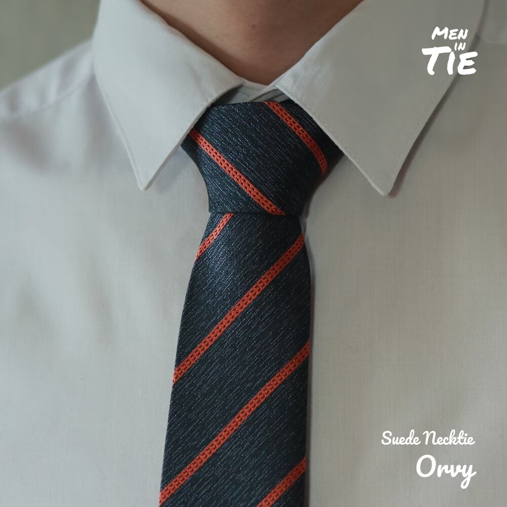 เนคไทลายทางสีน้ำเงิน-แดง  Striped Necktie ผ้า Suede