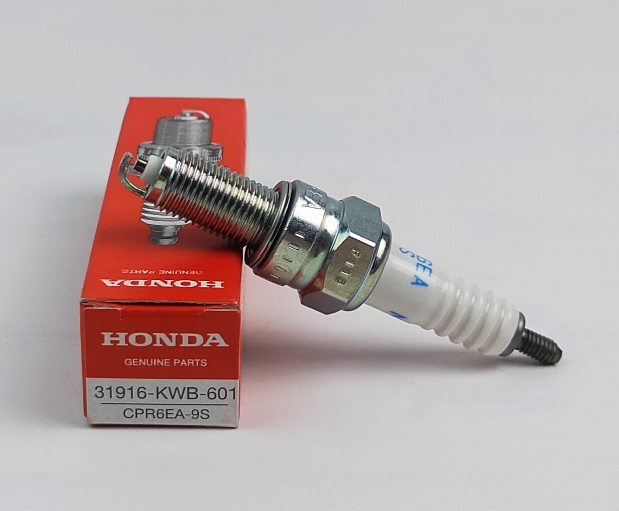 31916-KWB-601 หัวเทียน (CPR6EA-9S) (NGK) Honda แท้ศูนย์
