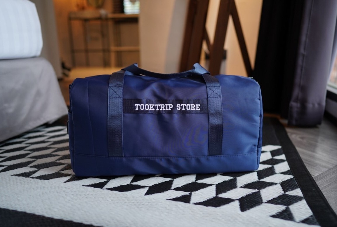 Tooktrip Store ปักชื่อฟรี กระเป๋าเดินทาง กระเป๋าสะพาย กระเป๋าใส่เสื้อผ้า ปักชื่อได้ ใส่ชื่อได้ Custom name Bag รุ่นDuffle & Mini duffle bag (ปักชื่อรอผลิต 7 วัน)