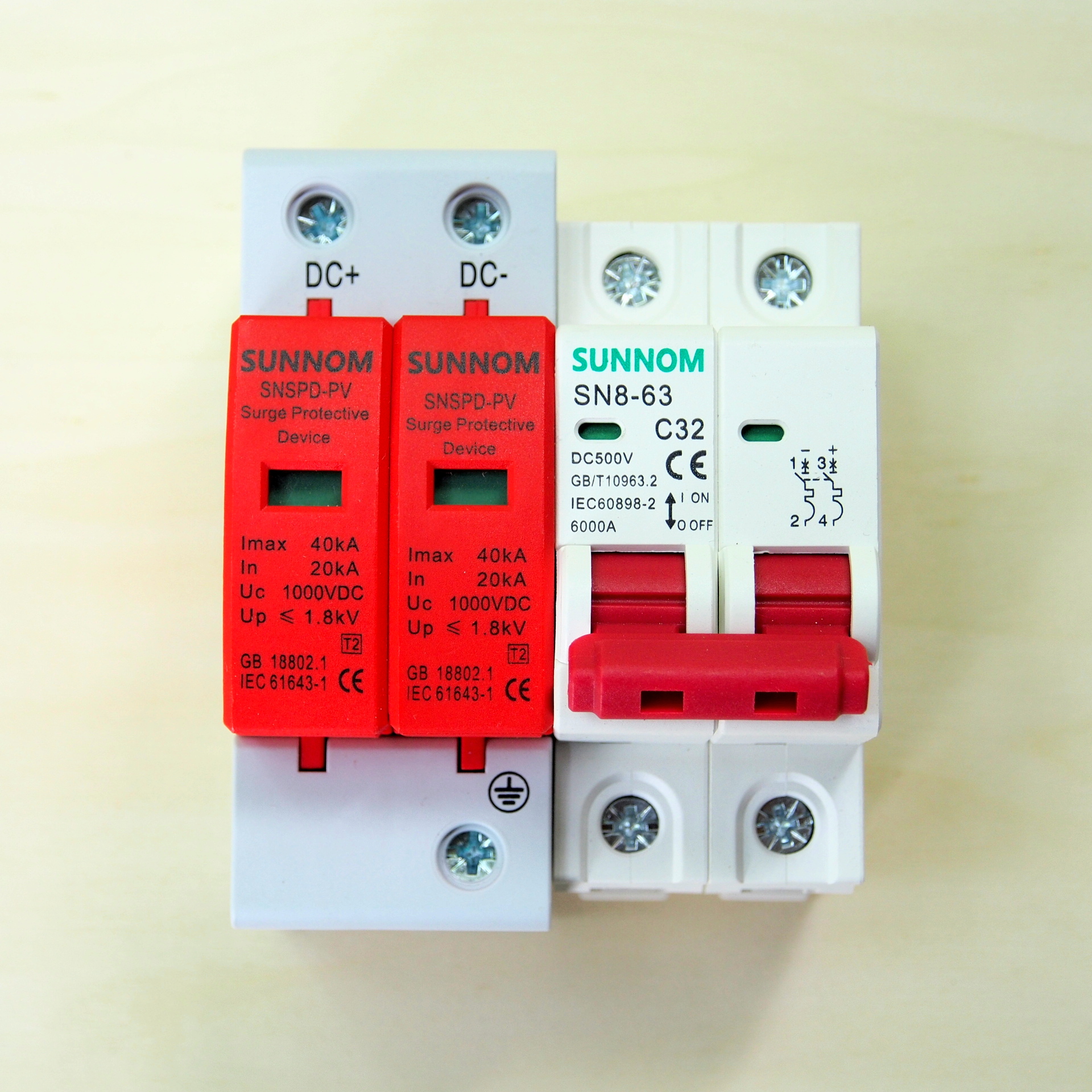 DC Circuit Breaker SUNNOM 32A + DC Surge Protector SUNNOM SPD DC (เบรกเกอร์ DC 32 แอมป์+กันฟ้า) ใช้กับงานโซล่าเซลล์