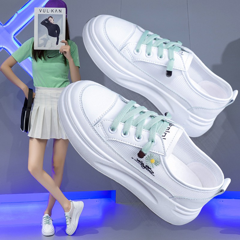 รองเท้าผู้หญิงตาข่ายสีขาวระบายอากาศ + พื้นรองเท้าสูง 3.5 ซม. รองเท้าลำลองผู้หญิงเกาหลีสำหรับนักเรียน