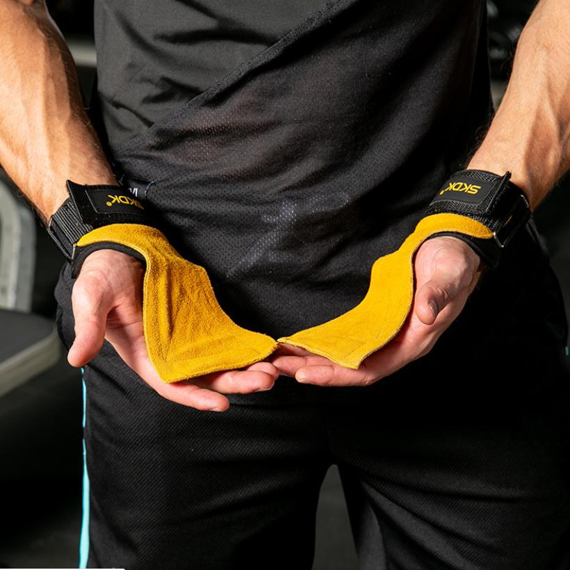 ถุงมือฟิตเนส STRAPS Leather Grip pads & Strap SKDK หนังกลับ สแต๊ป หนัง  รัดข้อมือ ถุงมือ เซพข้อ（1คู่）
