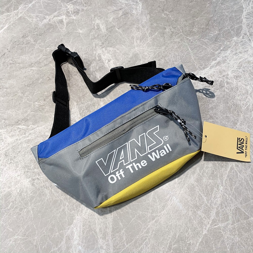 【วรรคเดียวกันในห้าง】Vans Men's and Women's Crossbody Bags B010 ร้านค้า
