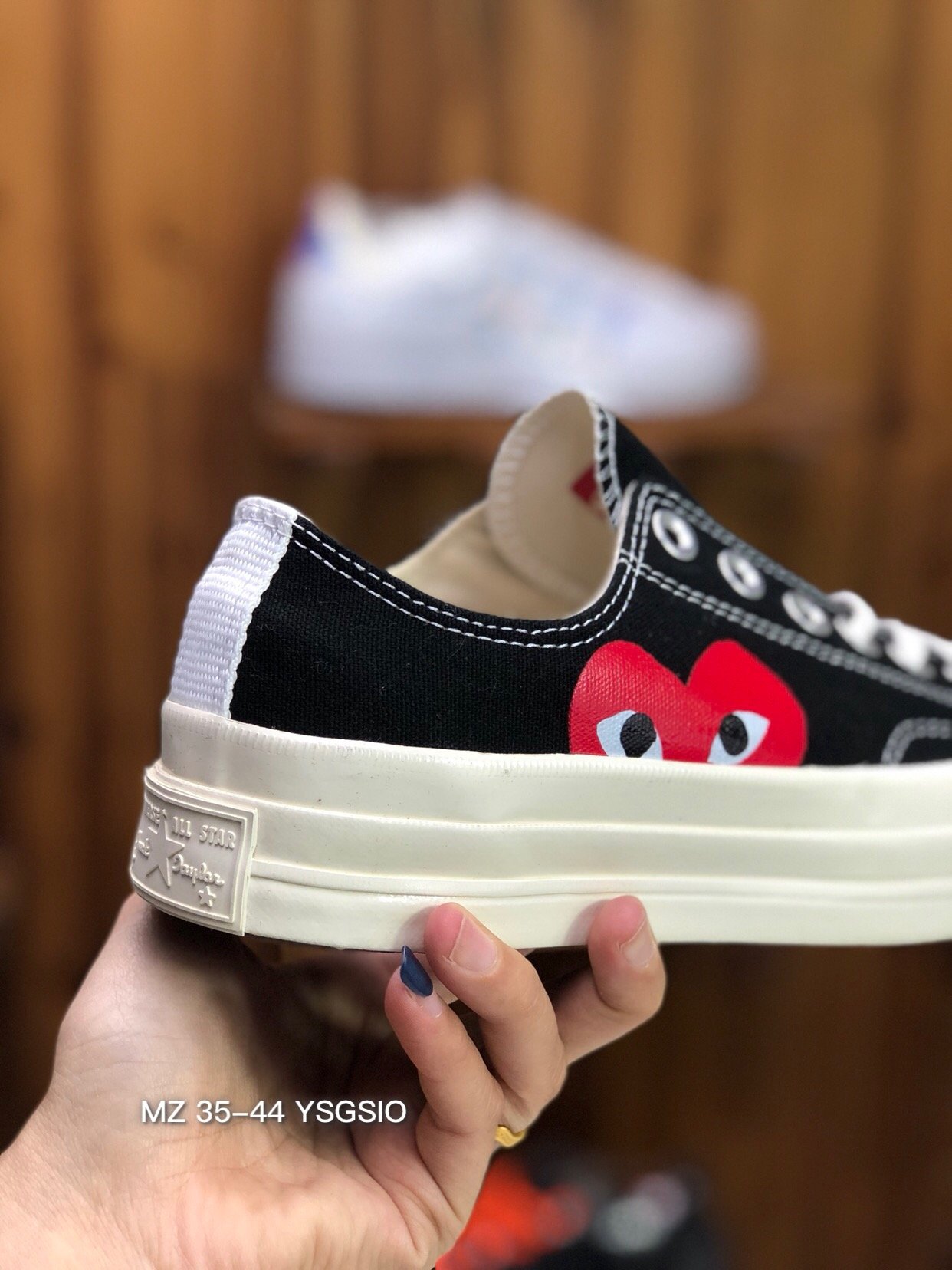 วรรคเดียวกันในร้าน Converse All Star X CDG PLAY LowTop Unisex แฟชั่น