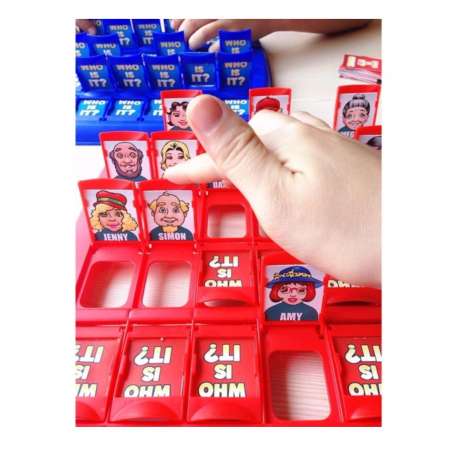 ONEToyS WHo Is iT เกมส์เสริมทักษะ ทายลักษณะคนฝ่ายตรงข้าม 