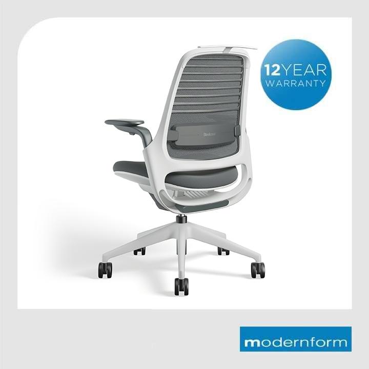 Modernform เก้าอี้ Steelcase ergonomic รุ่น Series1 พนักพิงกลาง สีเทาเข้ม  เก้าอี้เพื่อสุขภาพ เก้าอี้สำนักงาน