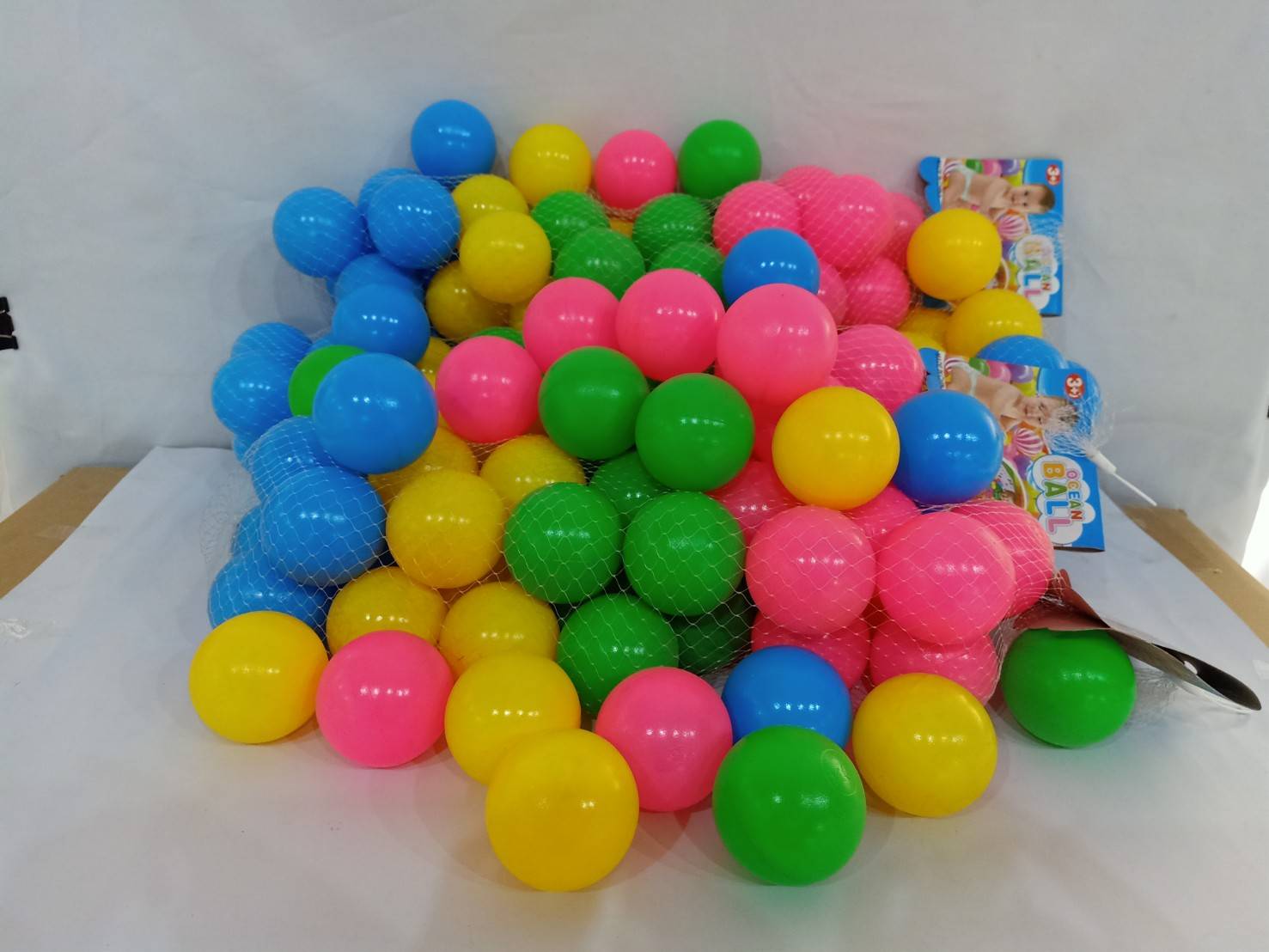 Kids castle ลูกบอลสีปลอดสารพิษ 32 ลูก ขนาด 2.5 นิ้ว