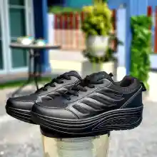 ภาพขนาดย่อของภาพหน้าปกสินค้าALI&BOY รองเท้าผ้าใบเพื่อสุขภาพ รองเท้าออกกำลังกาย รองเท้าวิ่ง แฟชั่น ดีไซส์สวยงาม พื้นสูง 5ซม. สไตล์เกาหลี(ปีกนางฟ้า) จากร้าน Bedding 3D บน Lazada