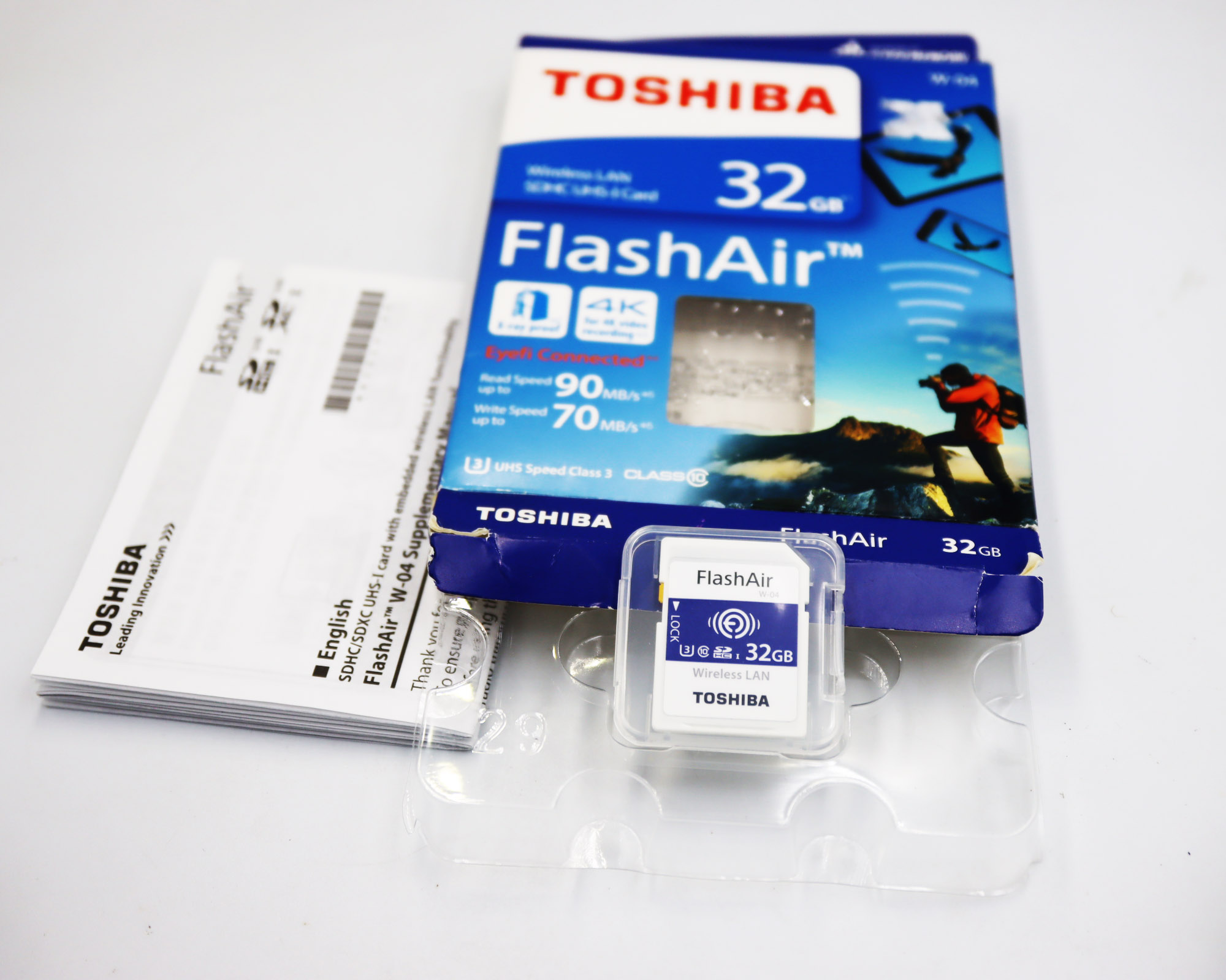 東芝 W-04 FlashAir Wi-Fi SDHCカード 32GB - カメラ
