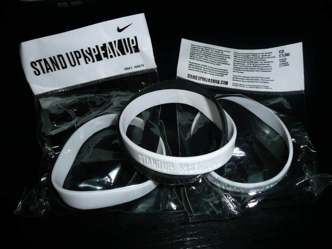 Cosquillas Penélope sofá สายรัดข้อมือ Nike Stand Up Speak Up Wristband (LEGENDARY ITEM) ของแท้ 100%  | Lazada.co.th