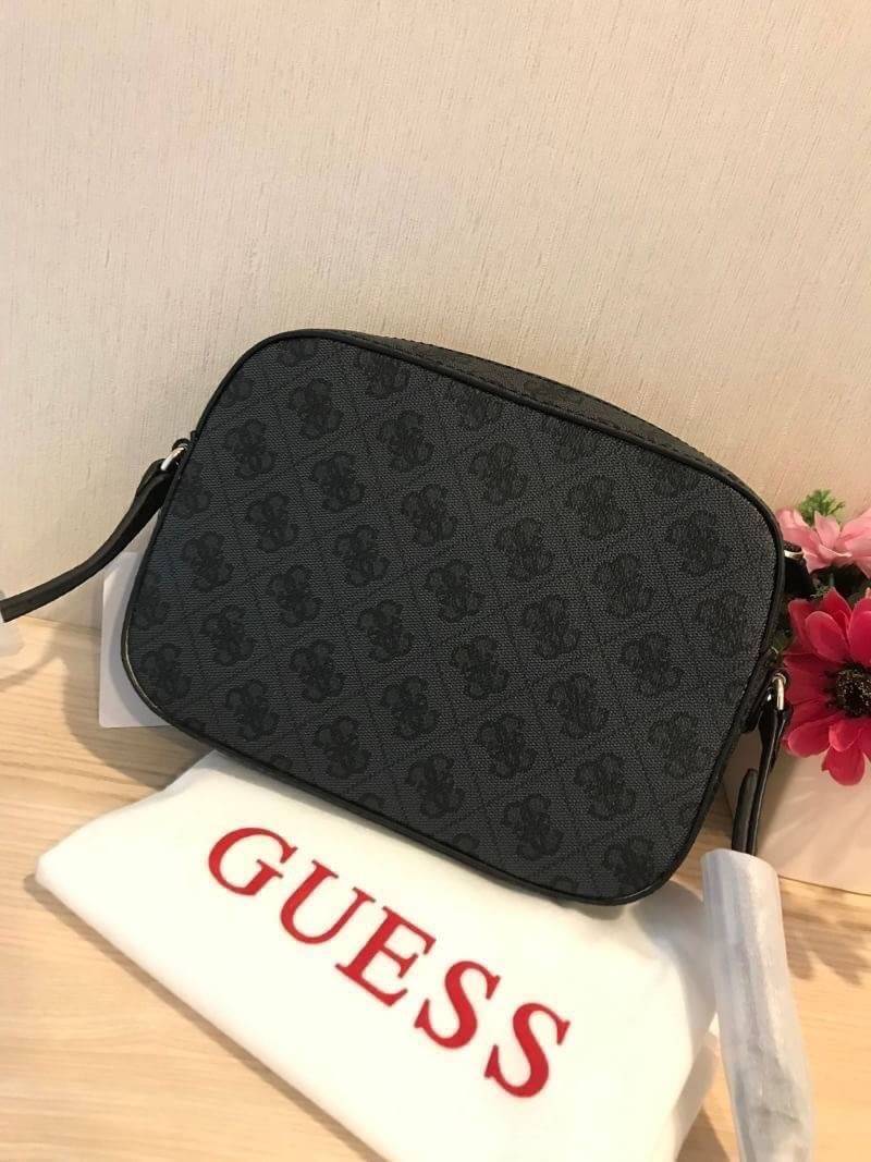 กระเป๋าสะพาย Guess Printed Kamryn Top zip Crossbody bag