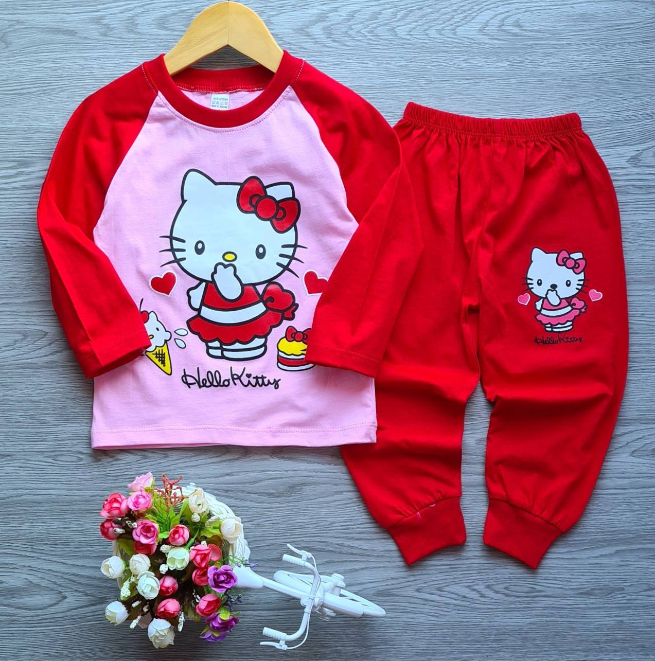BeautyStudio [KT0245] เสื้อผ้าเด็ก ชุดกันหนาว ชุดนอนเด็ก เสื้อแขนยาว+กางเกงขายาว ผ้าคอตตอน สกรีนลายการ์ตูนน่ารักๆ โทนสีชมพู-แดง (1 ชุด)