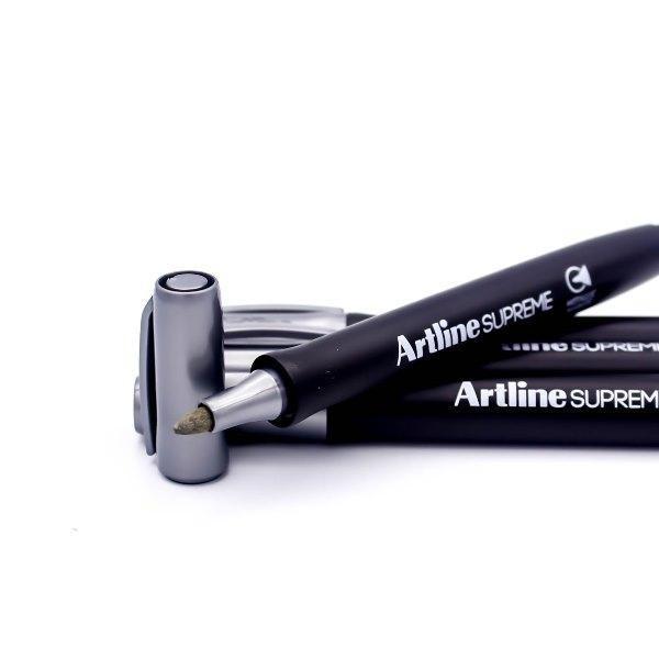 Electro48 Artline ปากกาเมทัลลิค อาร์ทไลน์ หัวกลม SUPREME ชุด 4 ด้าม (สีเงิน) เขียนได้ทุกพื้นผิว