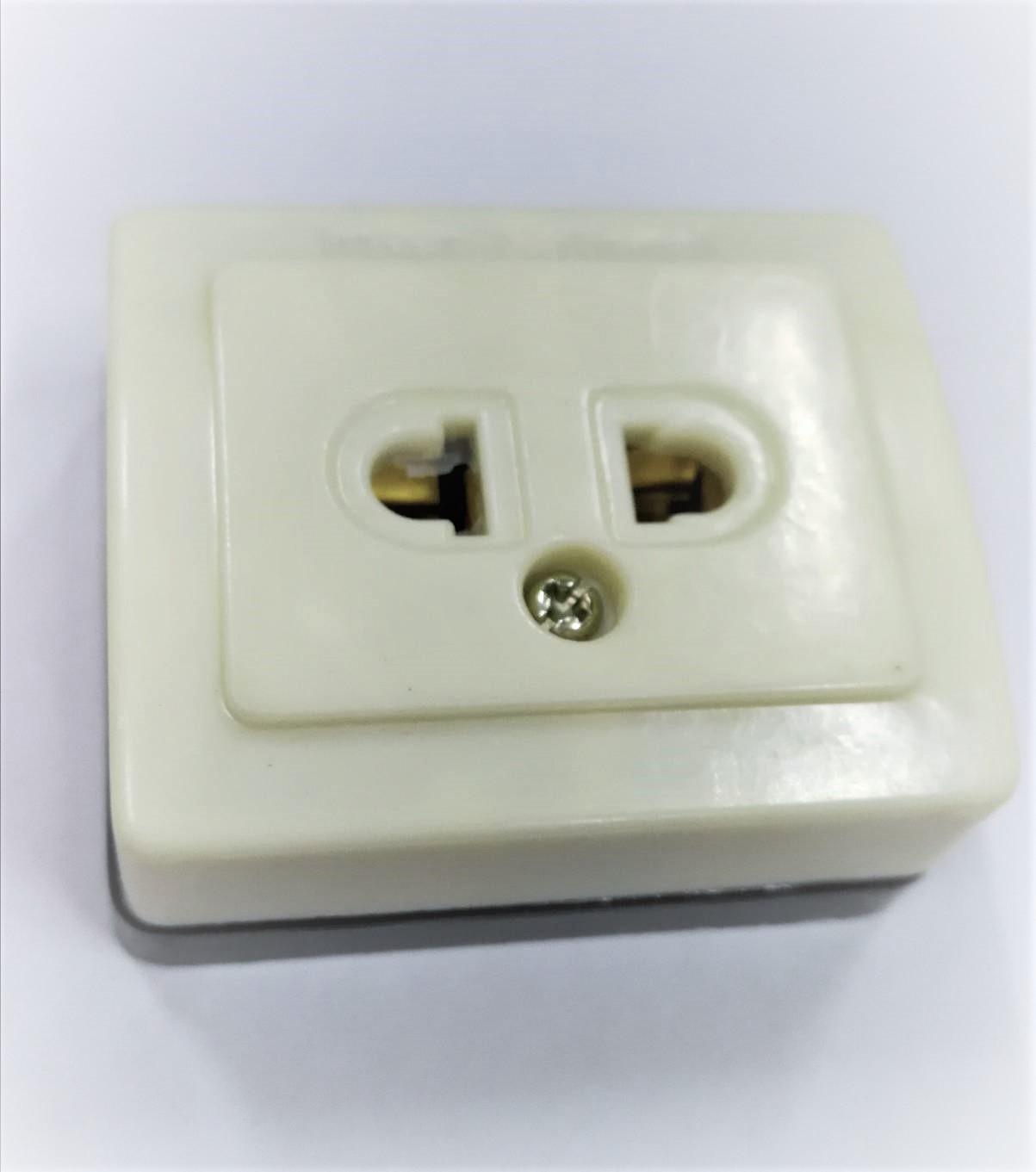 ปลั๊กลอยสี่เหลี่ยม WK1091 (เต้ารับ ติดลอย สี่เหลี่ยม) International Plug
