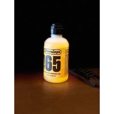 Dunlop 65 Ulitimate lemon oilใช้ทำความสะอาดFretboard