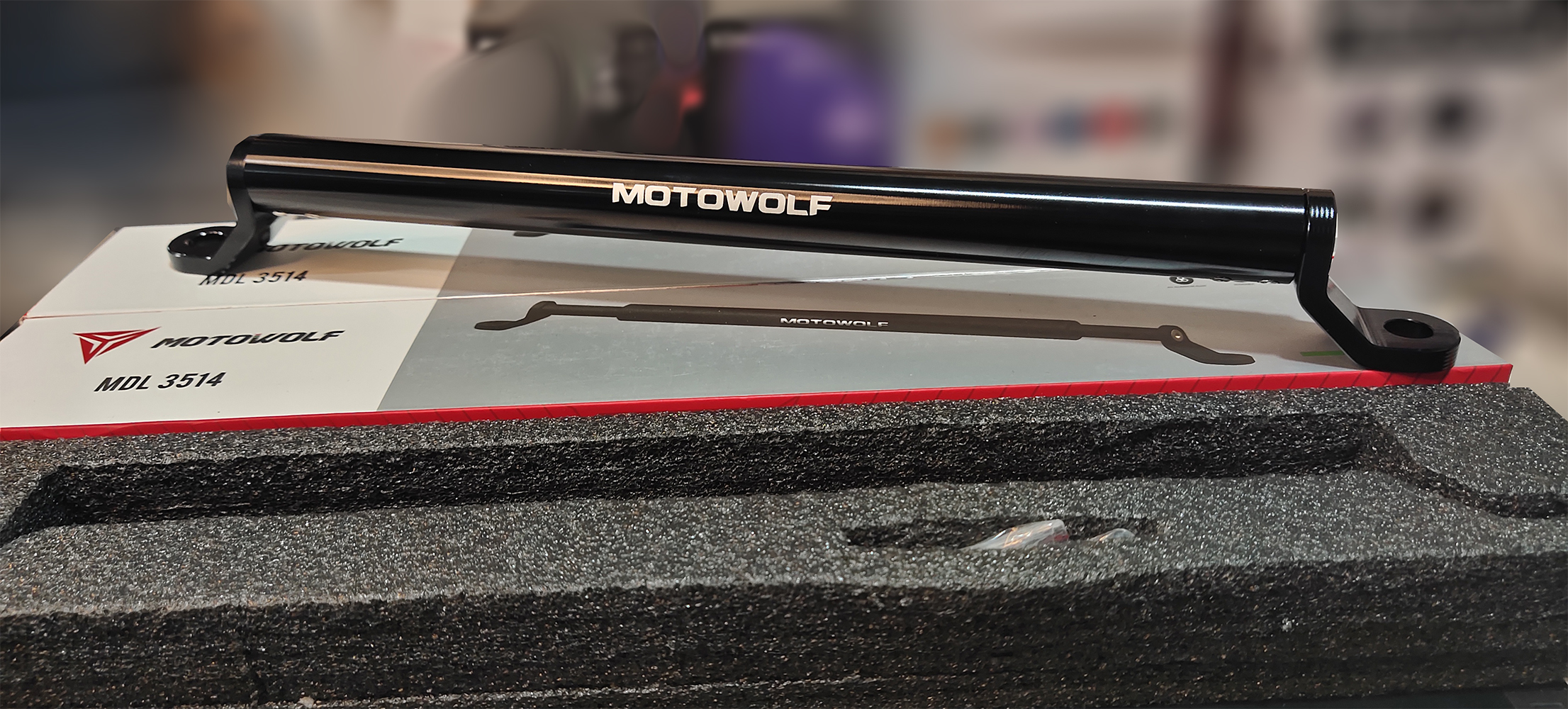 บาร์เสริม Motowolf (แถมฟรี ประแจหกเหลี่ยม, อะไหล่น็อต 2 ตัว) บาร์เสริม Motowolf MDL 3514 ทำจากเหล้กใช้ได้กับ เวฟ , คลิก ทุกรุ่น