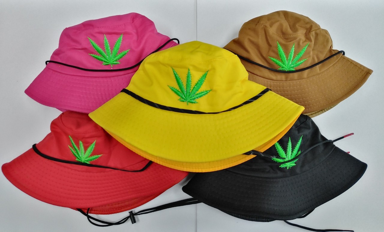หมวกBucket หมวกบั​กเก็ต​ หมวกบักเก็ต หมวก​บั​กเก็ต​ หมวกบัคเก็ต ลายปักใบกัญชา 1ใบ มีหลายสี มีเชือกรัดใต้คาง