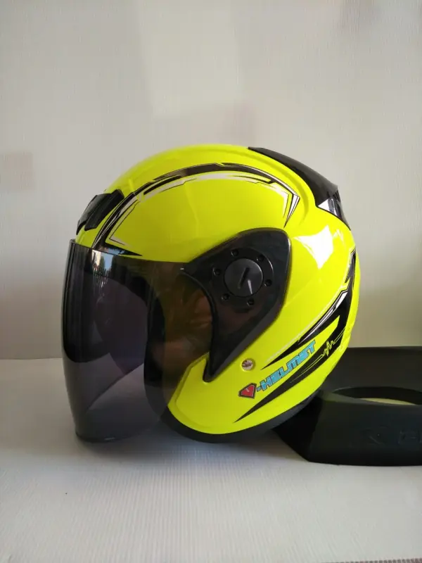 ภาพหน้าปกสินค้าหมวกเต็มใบเปิดคาง V-TECH Escape สีสีนสวยงาม ใบเล็กกระทัดรัด พกพาง่าย ได้มาตราฐาน จากร้าน 19 Helmet บน Lazada