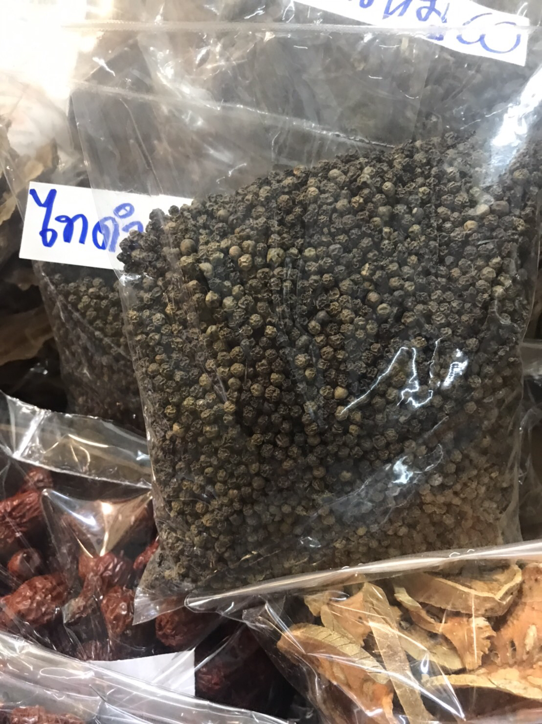 พริกไทยดำเม็ด  คัดคุณภาพสูง พริกไทยดำ 100% (Black pepper) ขนาด 500 กรัม