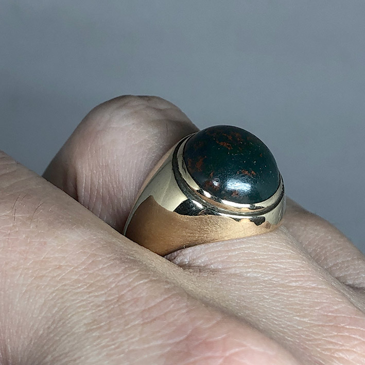 แหวนทองชมพู DANDY Style ประดับหินเลือด blood stone เจียนไนนูนสูง ตัวเรือนทอง 14k 585 รูปทรงเรียบใส่ได้ตลอดเวลา