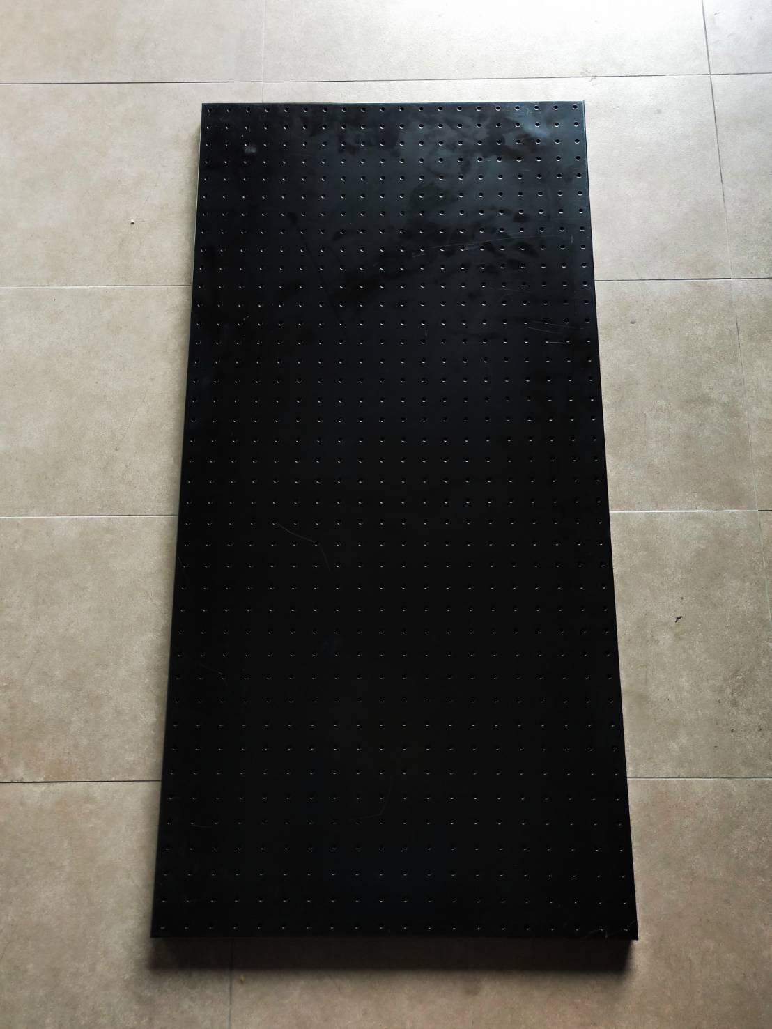 Pegboard Hook  แผ่นกระดานเพ็กบอร์ดแผงเหล็กเจาะรู แขวนอุปกรณ์ ขนาด 50x100cm. หนา 1.2 mm. พับขอบสูง 23mm. ช่องรู 5 mm. สีดำ(White Color) x จำนวน 1 แผ่น
