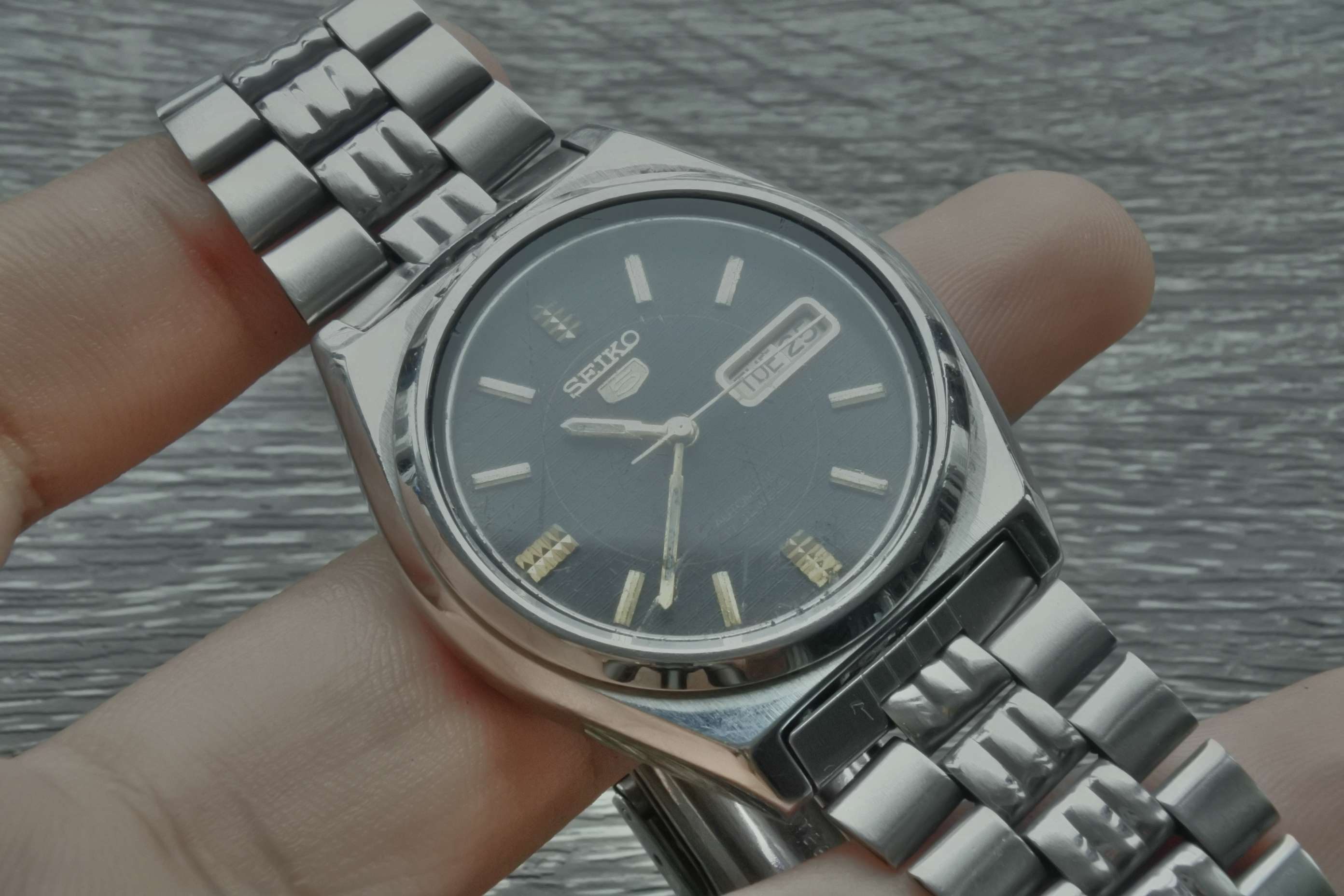 นาฬิกา Seiko Vintage ผู้ชาย Automatic สายสแตนเลส แท้มือสองญี่ปุ่น สภาพสวย 7009 8763 Seiko5 หน้าปัด 37mm