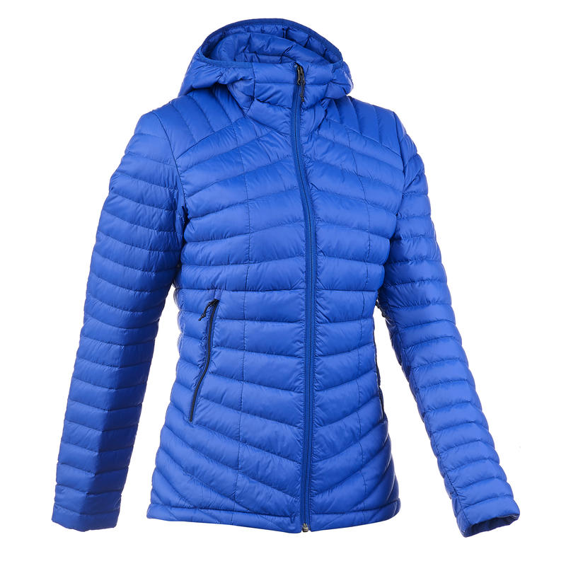 เสื้อแจ็คเก็ตดาวน์ผู้หญิงสำหรับเทรคกิ้งบนภูเขารุ่น Trek 500 (สีน้ำเงิน)รองเท้าและเสื้อผ้าสำหรับผู้ชายและผู้หญิง