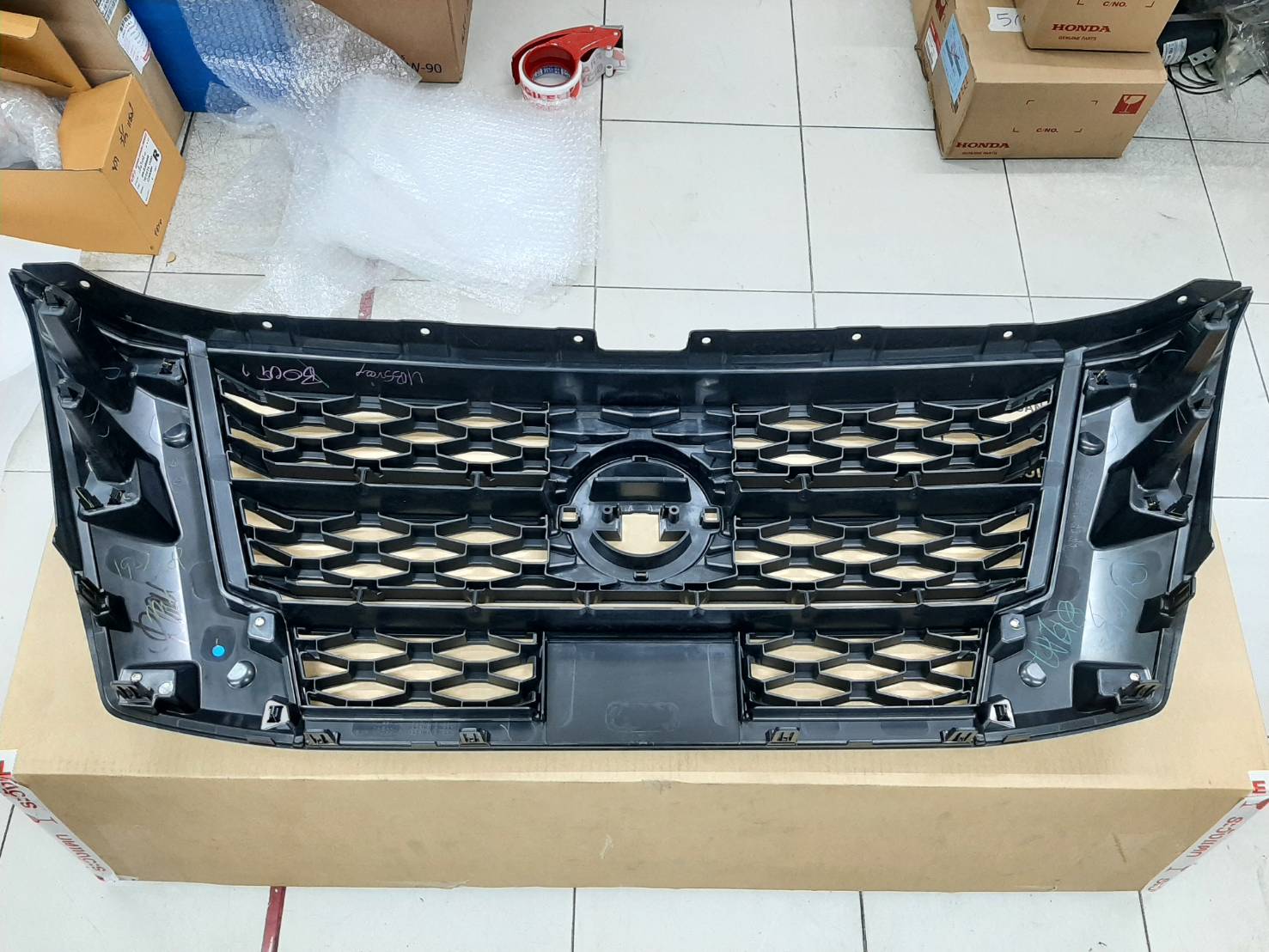 หน้ากระจังหน้า NISSAN NAVARA DC PRO-4X  62310-6KG0C (เป็นอะไหล่แท้ Nissan) รหัส A315