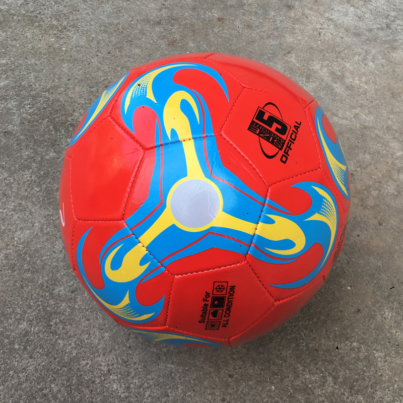 ลูกฟุตบอล ลูกบอล มาตรฐานเบอร์ 5 Soccer Ball มาตรฐาน มันวาว ทำความสะอาดง่าย ฟุตบอล Soccer ball บอลหนังเย็บ ลูกฟุตบอลสำหรับแข่งขันและฝึกซ้อมกีฬา ผลิตจากหนังเย็บ PVC น้ำหนักเบา