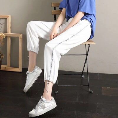 C NEW กางเกงขายาว เอวยางยืด แต่งแถบข้างเป็นภาษาอังกฤษ สีสันสวยๆน่ารักๆแบบสไตล์เกาหลี ผ้านุ่มใส่สบาย รุ่น (สีดำ-ขาว)รุ่น-906