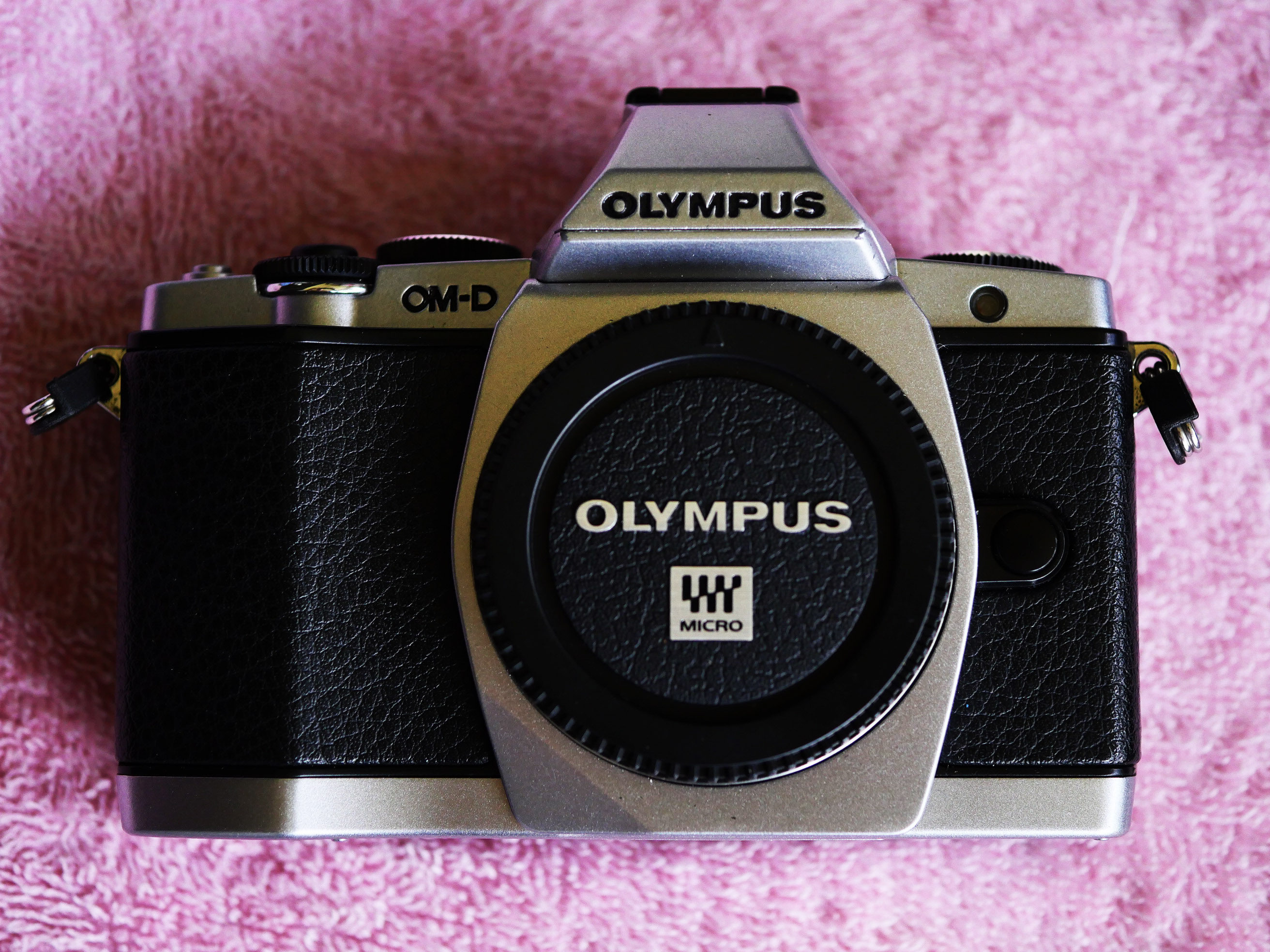 Olympus OM-D E-M5 Digital Camera Black Silver Body only OMD EM5 O-MD EM ...