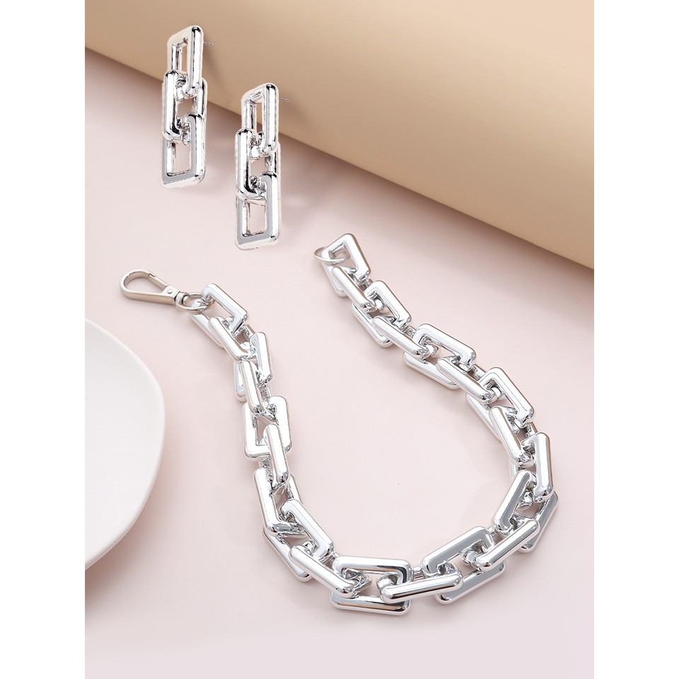 เซ็ตต่างหูและสร้อยคอรูปโซ่ Chain Necklace and Earring Set