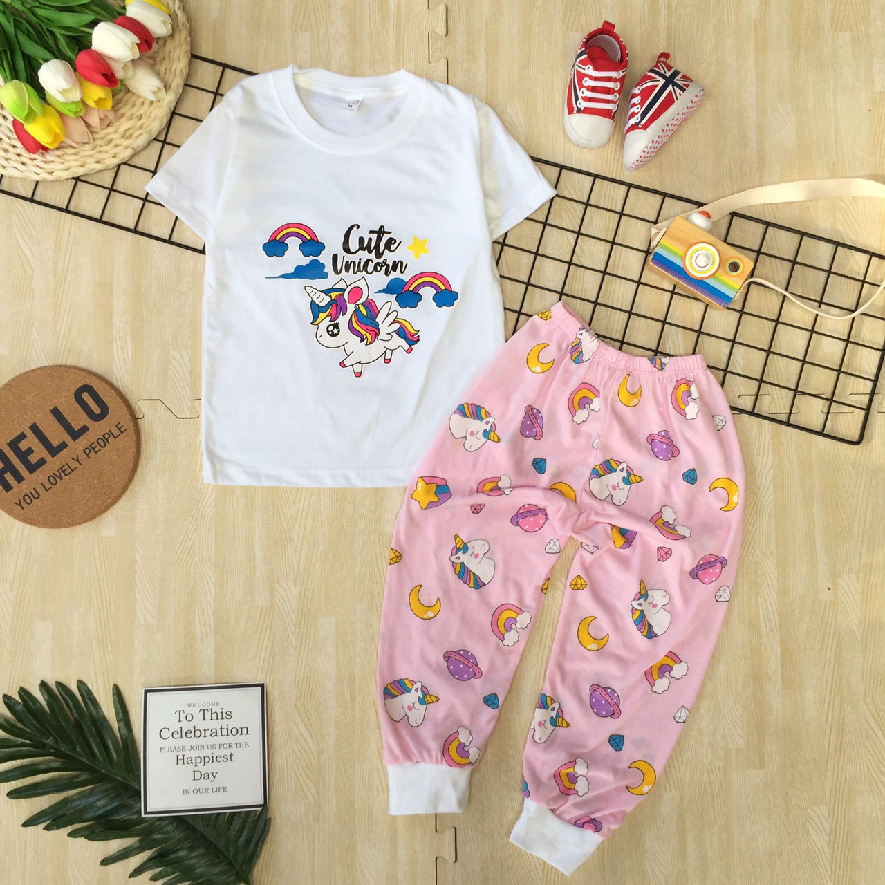 2I Kidsclothes] ชุดเซ็ตเด็ก ชุดนอนเด็ก สกรีนลาย การ์ตูน ยูนิคอร์น สีชมพู  (เสื้อยืดแขนสั้น + กางเกงขายาวผ้าพิมพ์ลาย) น่ารักมาก เนื้อผ้าCotton100%  ชุดเซ็ตเด็ก / ชุดกีฬาเด็ก / แฟชั่นชุดเด็ก (1 ชุด) - 2I Kidsclothes -  Thaipick