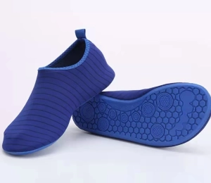 ภาพหน้าปกสินค้าBeach water shoes รองเท้าชายหาด size 44-45 26cmรองเท้าใส่เล่นน้ำ รองเท้าเดินชายหาด ลดล้างสต็อก (พร้อมส่ง) ซึ่งคุณอาจชอบสินค้านี้