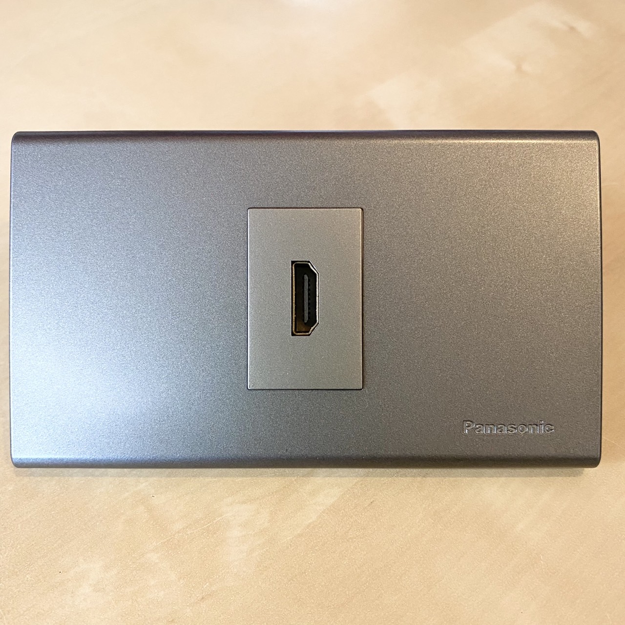 HDMI Wall Plate (Panasonic) พร้อมหัวต่อ งอ 90 สีเทาเข้ม สำหรับเครื่องโปรเจคเตอร์หรือต่อทีวี