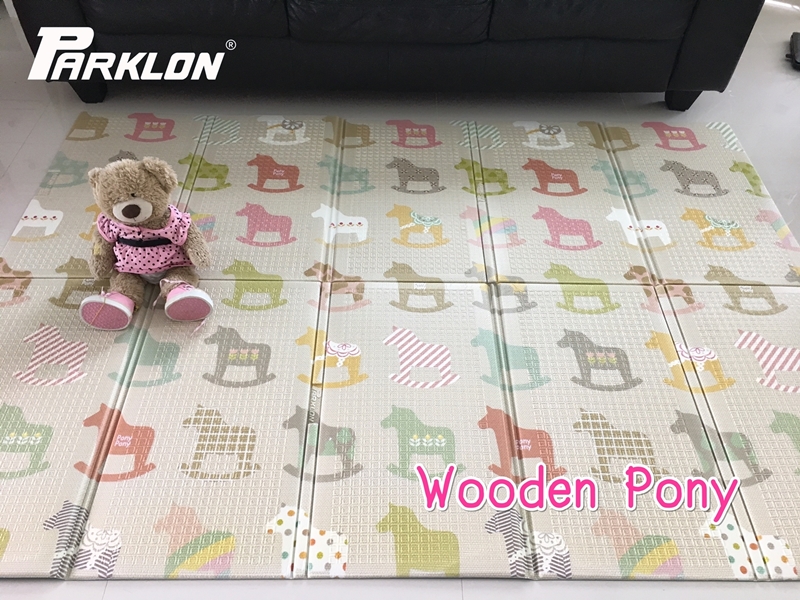 Parklon แผ่นรองคลานเกาหลีเกรดพรีเมี่ยม รุ่นพับได้ PE Folding Mat ขนาด 140x200 หนา 1.0cm ลาย Wooden Pony