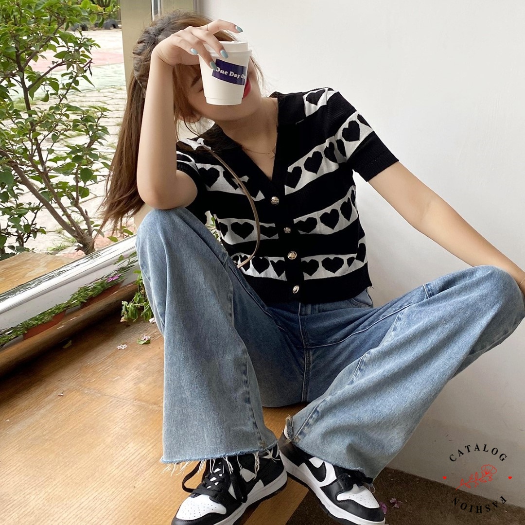 ꕥCatalog Fashionꕥ เสื้อไหมพรมแขนสั้นคอปก แต่งกระดุมมุก ลายหัวใจ สีทูโทน ...