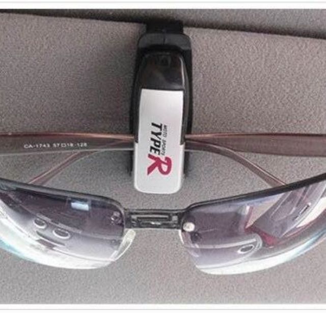 ที่เก็บแว่นตาในรถ คลิปหนีบแว่นตา ในรถ อุปกรณ์เสริม เก็บแว่นตา หยิบง่าย ติดตั้งง่าย ติดบังแดดหน้ารถ
