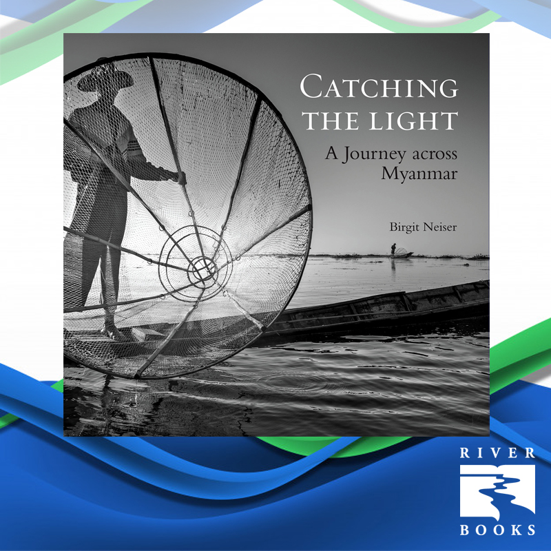 Riverbooks หนังสือประวัติศาสตร์ : Catching the light A Journey across Myanmar