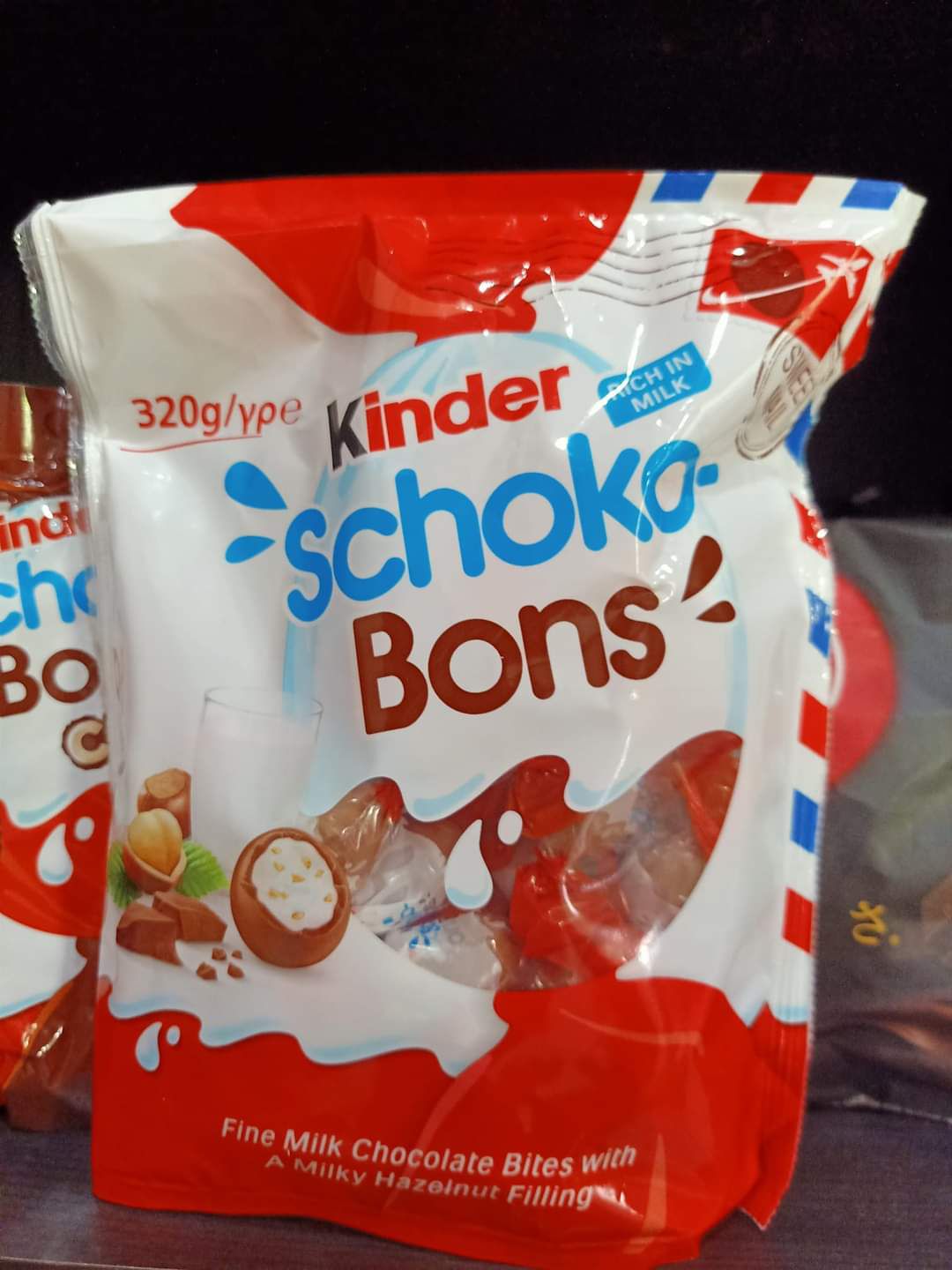 Kinder Schoko-Bons คินเดอร์บอนช็อคโกแลตสอดไส้ครีมนมและเฮเซลนัท ขนาด 320 กรัม