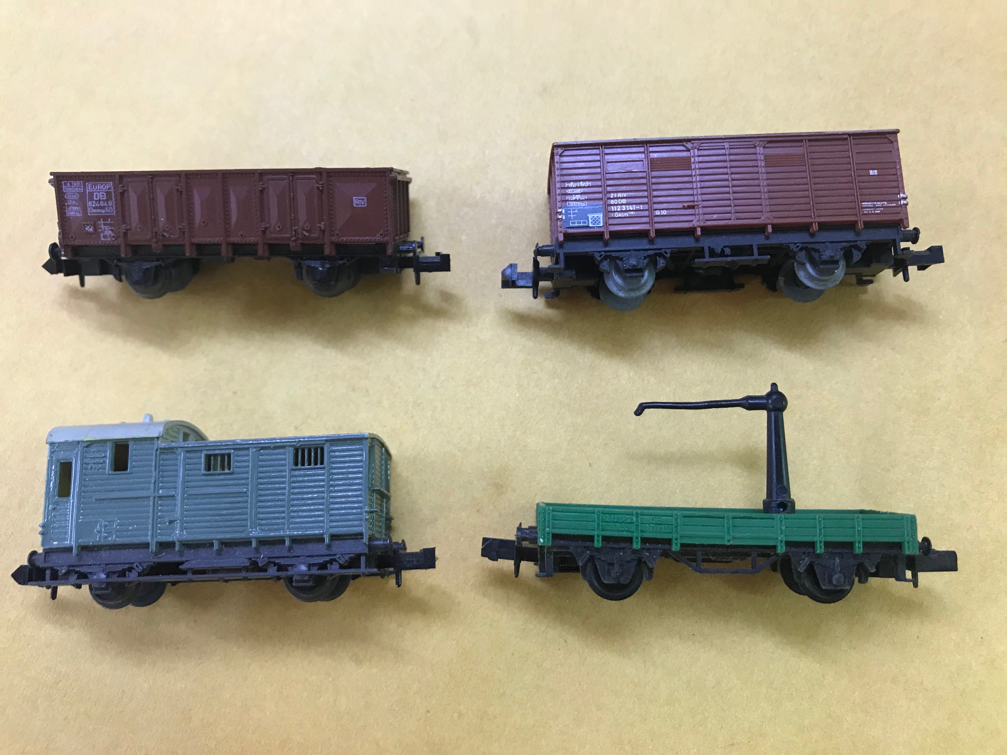 Preowned N Scale Minitrix 3 Wagons.and Caboose