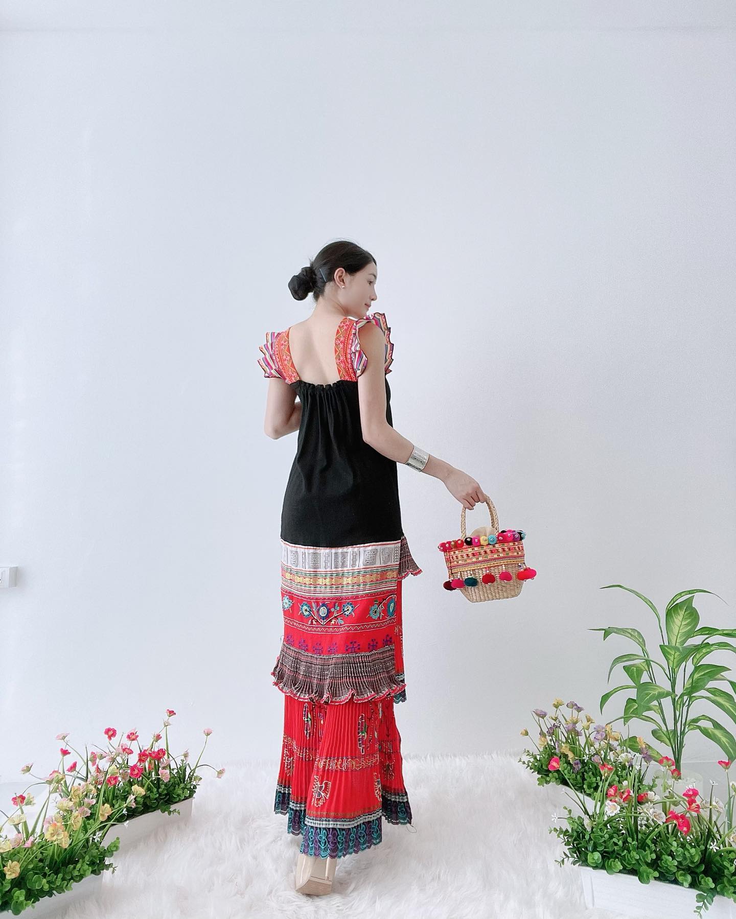 เดรสยาวผ้าใยกัญชงแขนระบายสวยๆ เดรสเป็นรุ่นหน้าสั้น -หลังยาว แต่งผ้างาน ...
