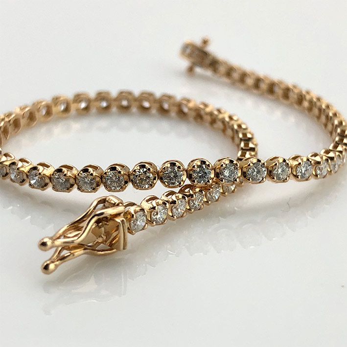 สร้อยข้อมือ PINK GOLD ฝังเพชรแท้เจียรไน 59 เม็ดรวมน้ำหนัก 2.49 กะรัต ตัวเรือนทองชมพู 18k 750