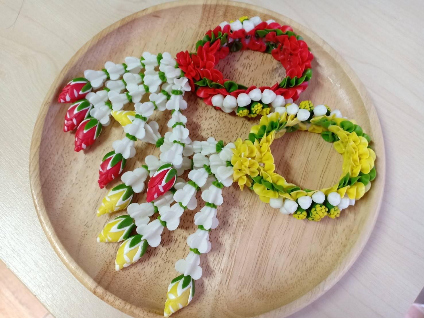( 1 ชิ้น ) มีสีแดง เหลือง-ไห้เลือก - พวงมาลัยครึ่งซีก ความทั้งพวง 6